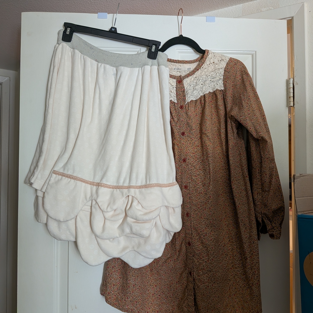 Bundle) Women's Cream Bubble Hem Skirt - Lightweight Layered Design/ Floral Long
